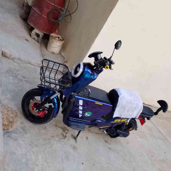 يا الله ماطور للبيع النوع  R9الماطور نضيف مداريه احسن مداراه بطاريات 32امبير الموصفات 
1 جنطه كبيره 
2اشاير يمين يسار دبل اشاره 
3استاند موبايل 
4نشرات ليليه باجنطه وبل جاملوغات 
السعر 650 الف وبيه مجال 
***********اتصل وتدلل 
المكان ديالى طريق الخاص سراجق
