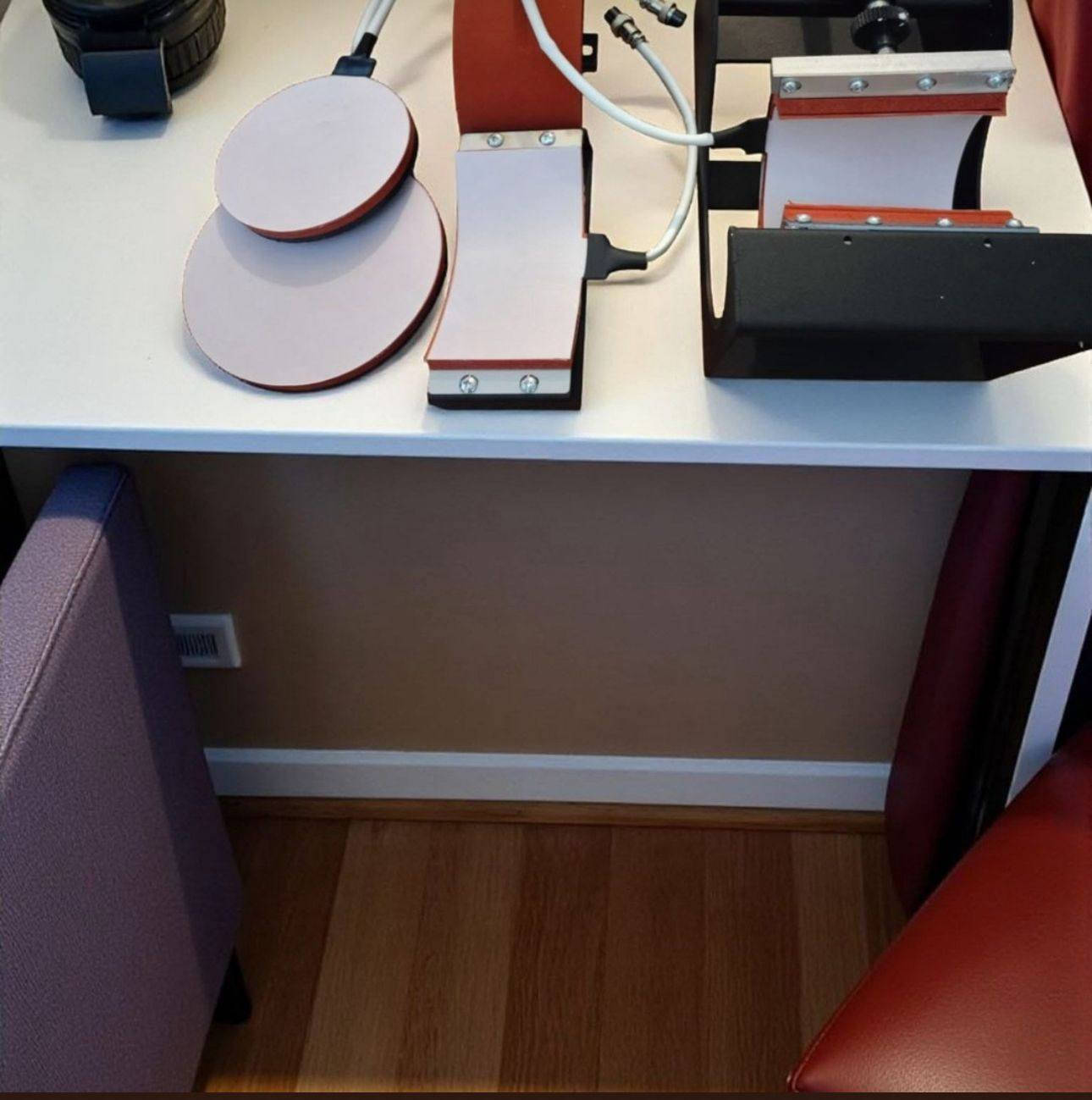 مشروع كامل متكامل 
طباعه على القماش والملابس والكلاصات والشفقات وباقي الاشياء 
طابعه epson جديده بالكارتون غير مستعمله
مكبس حراري جديد بلكارتون غير مستعمل 
السعر المطلوب 450 الف قفل 
للعلم سعر الشركة 600 الف
سبب البيع عدم التفرغ 
المكان النجف 
للاستفسار / ***********
