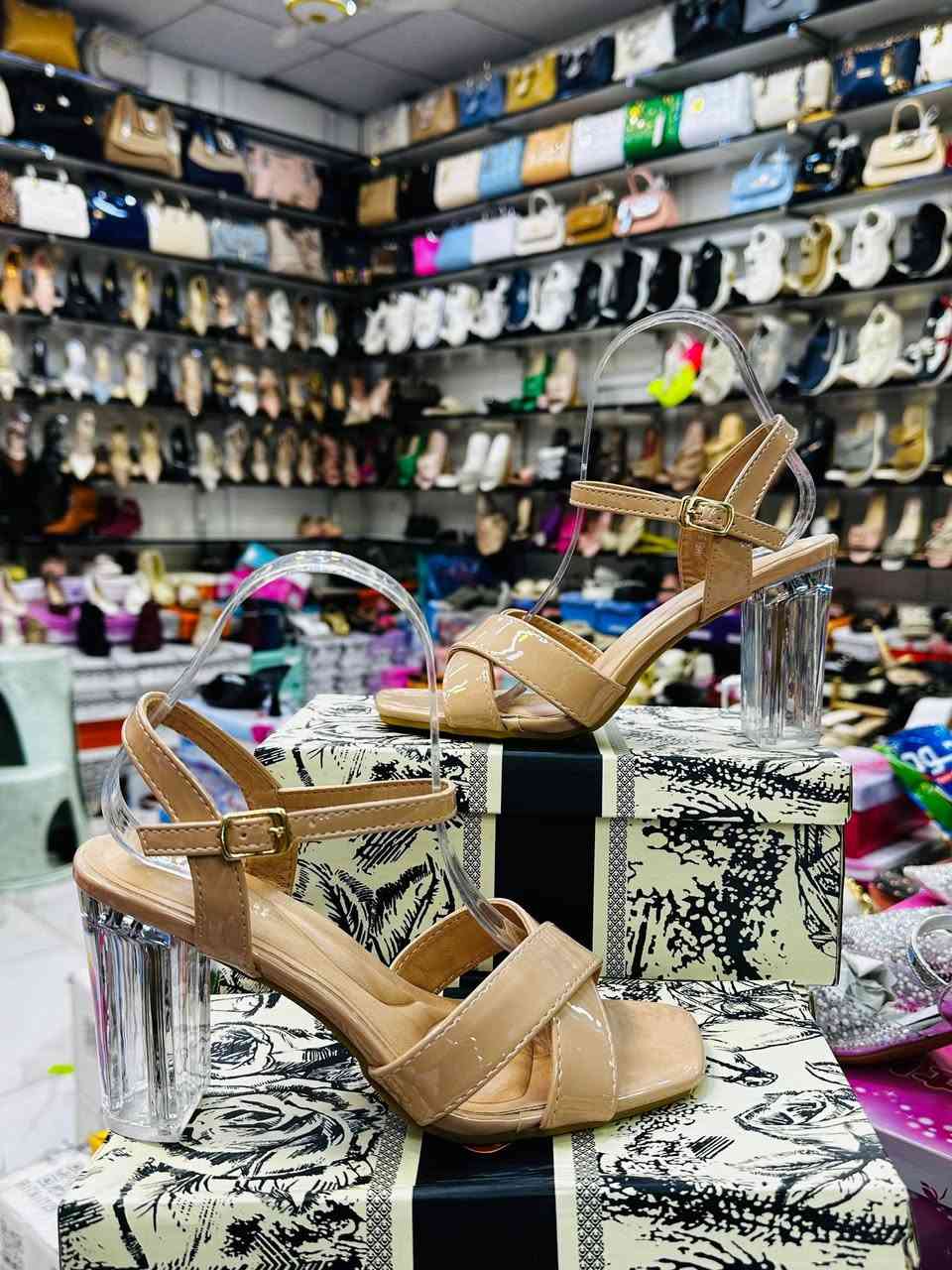 وصلتنا $   ، موديلات جديدة مختلفة 😍
أحدث الموديلات لـ 2026 
 
✅ تميزي بإطلالة جميلة وساحرة مع (#محلات_فاروق_عمر )

#تخفيضات 
يتوفر صندل نسائي كعب عالي 
القياسات كامله من ٣٧_٤١
سعر القطعه ١٣ آلف 

🌺 تواصلي عبر الخاص واطلبيه الآن قبل نفاذ الكمية او واتس ***********

العنوان/ الفلوجة  شارع كراج الفورتات خلف الحديقه العامه قرب___ مول الوليد___
تتوفر خدمة التوصيل لكل العراق ب🚕
إلى بغداد خلال 24 ساعة - وإلى المحافظات خلال 48 ساعة
