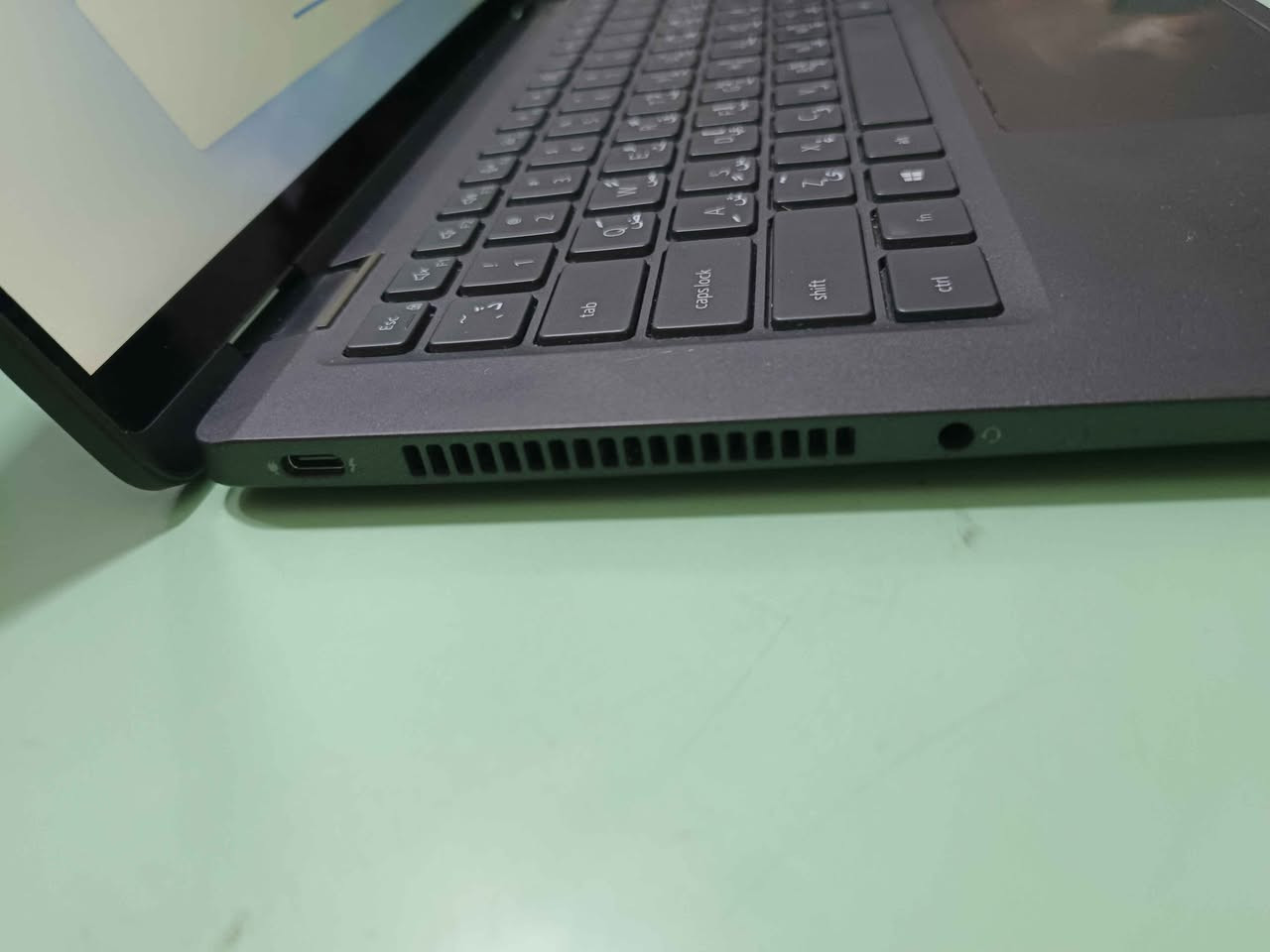 لابتوب dell latitude 7420 2 in 1 
لابتوب قوي من شركة دل 
مواصفاته 
معالج : core i5 11th جيل الحادي عشر
كارت الشاشة : intel iris xe 

رامات : 16gb Lpdd4x بسرعة 4267MHz 
بتقنية ال DUAL CHANNEL 
شاشة :
14-inch, 1920x1080
 و مضادة للانعكاس مع دعم قلم Active Pen الخاص بdell
بتخزين 128gb و كيبورد يدعم الاضاءة مع تعريب الحروف
منافذ الجهاز متنوعة و تعتبر مصدر قوة كبير للجهاز 
1- يدعم منفذين ⚡ Thunderbolt type-c الي  تكون فائقة السرعة و تدعم الشحن من خلالها
هذه المنافذ جدا مميزة لان ممكن توصل فيها كارت شاشة خارجي و نقل البيانات بسرعة فائقة
2- منفذ USB A 3.1
3- منفذ sd card التخزين الخارجي 
4- منفذ شريحة سيم كارد الي من خلالها توفر انترنت من اسياسيل و زين مباشرة للجهاز بدون وصلة خارجية 
5- منفذ HDMI الي من خلاله تربط اللابتوب باي شاشة خارجية و عارضة 
مع دعم ل WIFI6 حته توفر لك اتصال انترنت سريع و قوي 
نظامه وندوز 11 برو مفعل اصلي حقيقي
. . . . . . . . . . 
اللابتوب بحالة ممتازة سواء صحة بطاريته او راماته او ادائه مابيه مشكلة ، اشتريته لدراستي يوم 27/11 لكن شاشته انضربت و حاليا بيها خط فوك الشاشة مثل متشوفون بالصور و بيها لاك يعني تحتاج تبديل الشاشة
تكدر تفحصه فحص كامل من المعالج الى اقل و ابس شي بيه كله ممتاز و شرط الفحص لكن يحتاج تبديل شاشة و اموره تصير تمام
ابيعه ب230 الف يعني حاسب حساب تصليح الشاشة و همين نزلت منه لان محتاج الفلوس و بيها مجال حق الجية و تدللون 
للتواصل على معرف التليكرام 
@G_Q_P
او رقمي *********** بغداد, العراق
