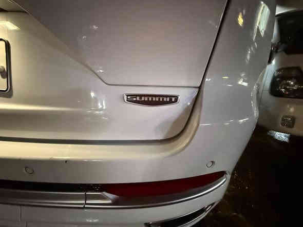 جيب سومت2022( امريكي )
فول فول مواصفات

الموديل2022 . (امريكي) .

المحرك : V6. 3.6L .

العداد :34 كليو متر

موصفات:

رباعي 4x4

﻿نظام تعليق هوائي (جكات).

﻿قيادة ذاتية عند المنعطفات.

﻿رادار امامي مع مانع تصادم .

﻿نظام الرؤية الليلية.ناضور ليلي

﻿تحذير الخروج عن المسار .

﻿مستشعر نوم السائق مع نظام التوقف الآلي

﻿تحذير النقطة عمياء ٥ .

﻿نظام تحذير عند التقاطعات.

﻿نظام تحذير عند تجاوز السرعة المحددة.

﻿نظام عرض المعلومات على الزجاج الامامي (HEAD UP

(DISPLAY

﻿نظام تقليل الضجيح داخل المقصورة.

﻿إنارة محيطية.

﻿شاحن موبايل وايرلس.

﻿تعديل وضعيات مقود السائق كهربائيا.

﻿مرايا تعتيم ذاتي.

﻿المرايا الجانبية قابلة للطي كهربائيا

مرايا الجانبية فاد

ظام الصوت من ماكنتوش مع 19 سماعة.

ويل قياس 21 انج .

* سقف بانوراما .

﻿شاشه كبيرة 10.1 انج .

﻿شاشة للراكب الأمامي .

﻿نظام الخرائط (GPS) .

﻿عرض خرائط الطريق على لوحة القيادة.

﻿لوحة القيادة بقياس 12 أنج.

5 كاميرات خارجية مع بخاخات ماء للتنظيف.

كاميرا للمرأة الداخلية.

﻿تصوير حراري ليلي .

﻿المصابيح الأمامية زنون .

﻿كشافات الضباب زنون .

﻿دخول ذكي.

﻿بصمة على 5 ابواب للدخول الذكي.

﻿تشغيل عن بعد .

﻿الصندوق الخلفيي كهربائي .

﻿فتح الصندوق الخلفي مع حركة القدم.

أقل

دوسات جانبية

﻿فرش المقصورة الداخلية من الجلد الطبيعي الفاخر.

﻿اضافات من الخشب الطبيعي للمقصورة الداخلية.

﻿ذاكرة لحفظ وضعيات الجلوس للمقاعد الأمامية

﻿مساج للمقاعد الامامية .

﻿المقاعد الأمامية كهربائية .

﻿المقاعد الأمامية تبريد وتدفئة .

﻿المقاعد الخلفية تدفئة وتبريد .

﻿ستائر للشبابيك الخلفية.

﻿انارة داخلية LED متعددة الالوان .

﻿حساسات امامية وخلفية .

﻿5 راكب .

﻿مكيف خلفي مع وحدة تحكم منفصلة .

﻿تدفئة مقود القيادة.

﻿مانع تصادم خلفي .

﻿بلوتوث تلفون .

﻿محدد سرعة .

﻿نظام التشغيل والاطفاء الاوتوماتيكي

5 راكب .

﻿مكيف خلفي مع وحدة تحكم منفصلة .

﻿تدفئة مقود القيادة.

﻿مانع تصادم خلفي .

﻿بلوتوث تلفون .

﻿محدد سرعة .

﻿نظام التشغيل والاطفاء الاوتوماتيكي .

﻿نظام بريك اوتماتيكي

بعد هواي موصفات اعلى فئه 1/1

السعر انشالله مناسب 365$ بيها مجال 

***********
