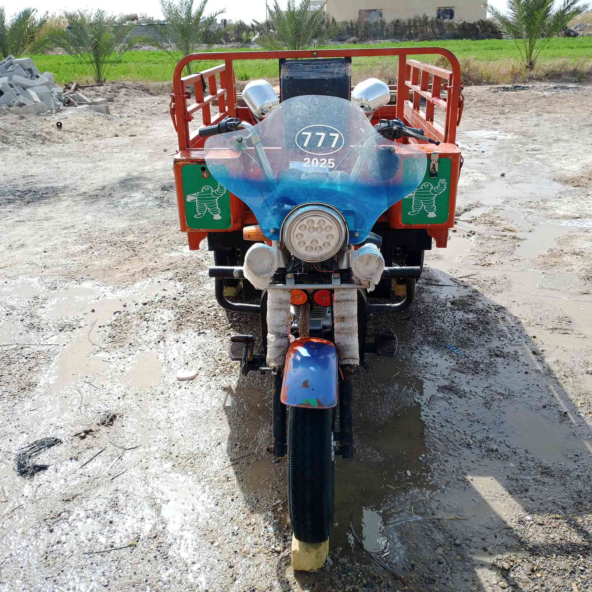 سلام عليكم ورحمة الله وبركاتة ستوته دايون  للبيع موديل 14ستوته اوراق اصولي ستوته مكفوله من الخياس  نضيفه \ضفيره جديده شاصي نضيف محرك خير من الله بدي جديد سعر مليون ونص وبيه مجال مكان ناصريه سيد دخيل ‏رقم ‪***********‬
