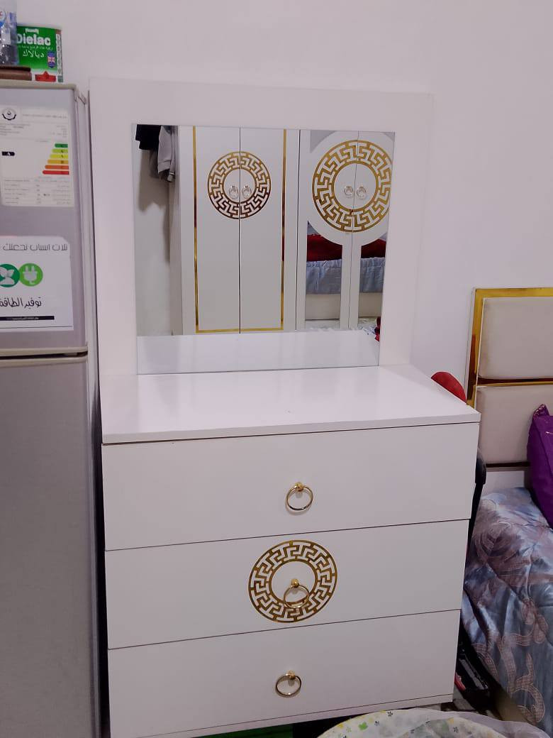 غرفه تركي خمس قطع مستخدمه السعر ٣٠٠ وبيهه مجال البصره القبله رقمي ***********
