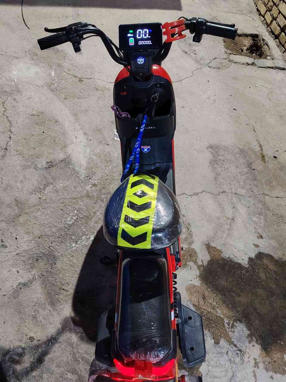 السلام عليكم 
دراجه شحن للبيع حجم 14 مبدله بطاريات نضيفه 
مواصفاته
عددالبطاريات:4
ملف 500
طريقه التشغيل بصمه2+سويج2 
شاشه ايباد حديثه مبدله جديده 
لايت عالي ناصي 
اشاره يمنه يسره 
السعر:280الف 
للي يريد يشتريه يتصل على الرقم
*********** العنوان بغداد حي العدل
