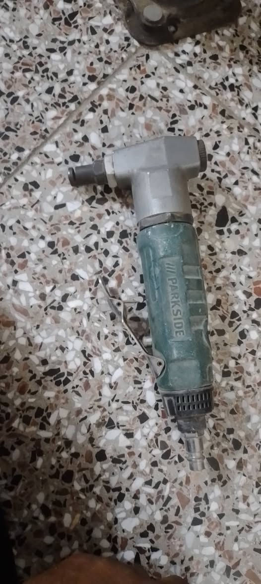 سلام عليكم من رخصت الئدميين أغراض مستعمله للبيع مسدس بسمار كونكريت ٦٠الف قاطعه بليت هوه ١٠الف جك ١٠الف منكله بواري ١٠الف علمن الغراض كلهن شغالات رقم بي واتساب*********** بغداد زعفرانيه

