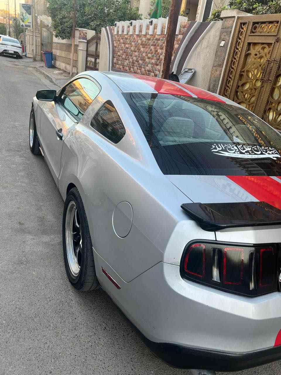 موستنك 2011
سيارة جاهزه بدون اي نقص 
محرك 3700 خير من الله 
كير اي طگه ما بيه 
سياره كلها على بلاد حتى كشناتها بلاد 
 السونار مرفق
ترايك وين متريد
سياره رقمها اربيل عليها غرامات تنزل من سعرها
سعر السياره 79 ورقه وماكو هيج نظافه بهاذا السعر وبيها هم مجال وتدللون 
مكان السياره بغداد الدوره حي الصحة
***********  
واتساب واتصال ما متوفر على فيس بغداد, العراق
