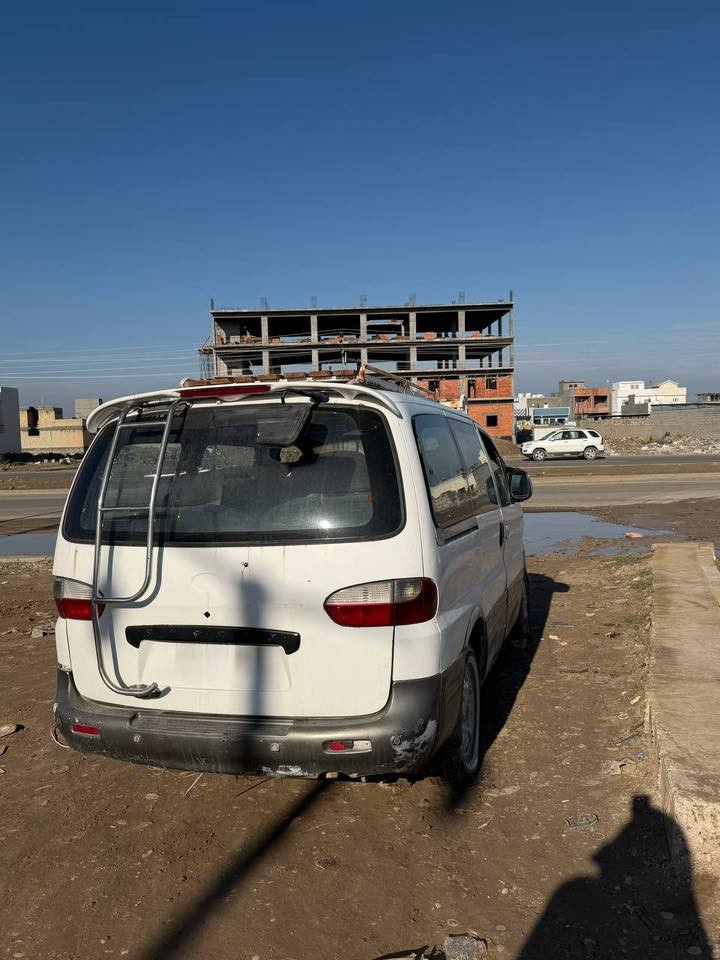 هوندة 2000 مكانها ديالى رقم واسط منفيس كير نضيف مكينه بيه بخار بس نكرة وين ماتريد حداديه زينة  سعر ١٨ ***********
