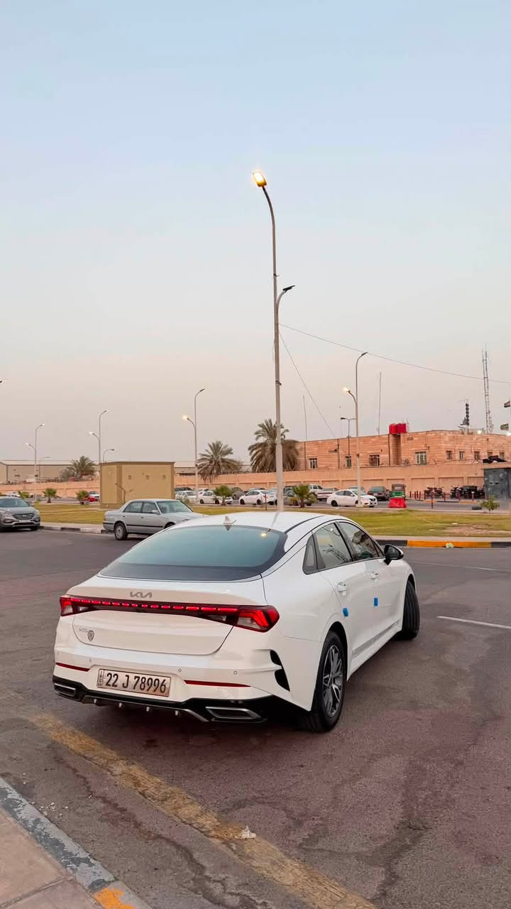 السلام عليكم

كيا (K5)  موديل 2023 خليجي  
الرقم اربيل الدولي بأسم  شركه تريد تحويل تريد وكاله مجانا   

 مكفوله وتقريرها بالصور 

محرك 2000 دوش 

داخل جلد 

بصمه. تشغيل عن بعد. 

اريل نفكيشن.

 تبريد قطعتين

ترحيب. يدات نيكل. 

مري شفط. اشاير بالمري. 

  كرسي كهرباء. 

شاشه كامره دواره. 

حساس خلفي 

مود درايف. داخل ابيض. 

ويل كب حجم 18 انج

السياره جديده ورايدها  188وبها مجال 

الاتصال ***********

البصره / دور الشرطه
