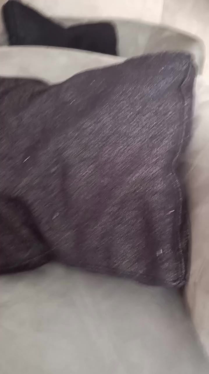 السلام عليكم تخم قنفات جديد 10 نفرات طبعا هو مغطاة والكراسي ملحقة دوارة والله سعرة ب3 مليون اشتريتة وهسة اريد ابيعة بمليون وربع وبي مجال و الشراي يجي ويشوفة نظافة مالتة واخذتة من مزاج سنتر


**إذا كنت صاحب هذا الإعلان وتريد حذفه لأي سبب، رجاءا أرسل رسالة إلى الدعم الفني**