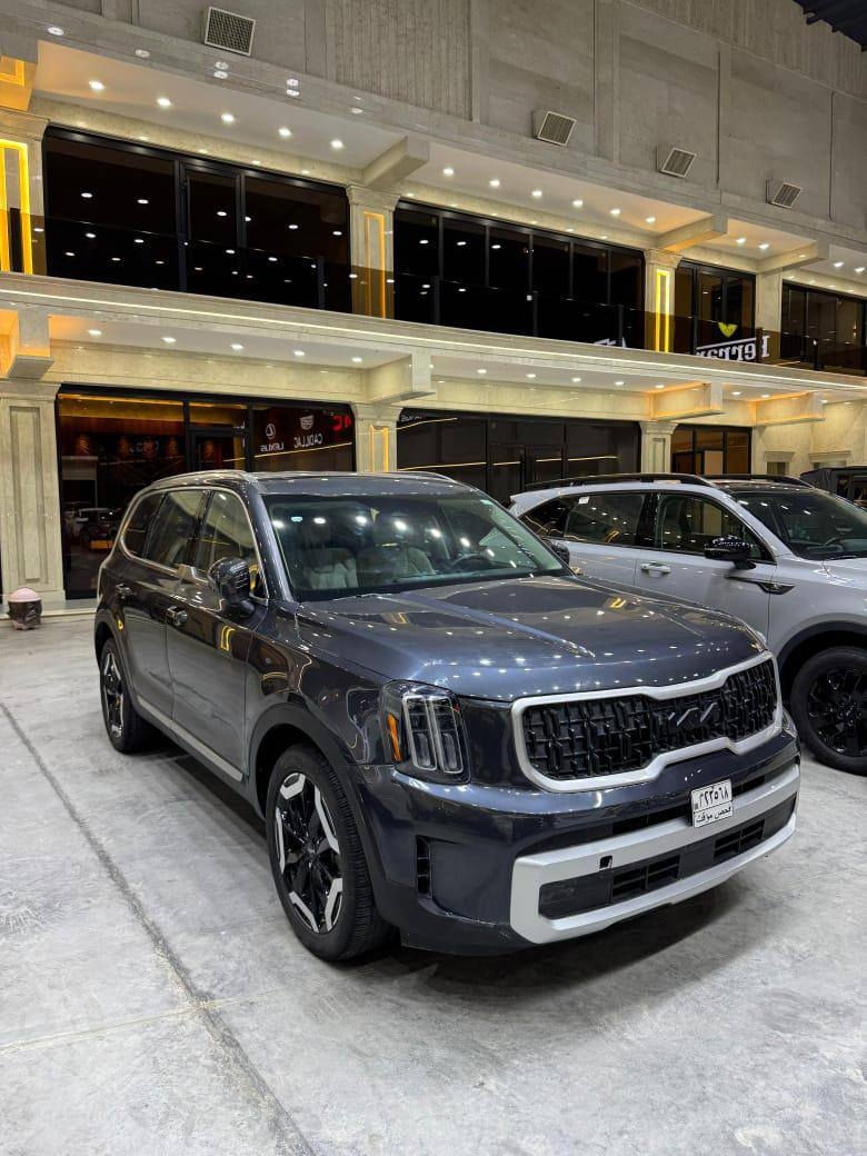 **السلام عليكم — للبيع كيا تيلورايد 2023**
• وارد أمريكي
• حادث مع 3 قطع صبغ
• بدون ايرباك
• 7 راكب VIP منفصل
• المحرك: 3800 GDI
• المكينة والجير مكفولين

**المواصفات والمميزات:**

• شاشة متصلة
• تدفئة وتبريد في الكشنات
• كشنات كهربائية أمامية + تبريد منفصل
• 3 قطع تبريد مناخ منفصلة
• بنوراما فتحة سقف
• تحكمات شاشة وتبريد
• نظام Auto Start
• رادار أمامي وجانبي
• تحكمات كاملة على الستيرن
• نظام هبوط منحدرات
• Auto Hold
• 5 أنظمة قيادة

السيارة نظيفة ومواصفاتها عالية.

للاستفسار والمشاهدة الاتصال فقط:

***********
***********
