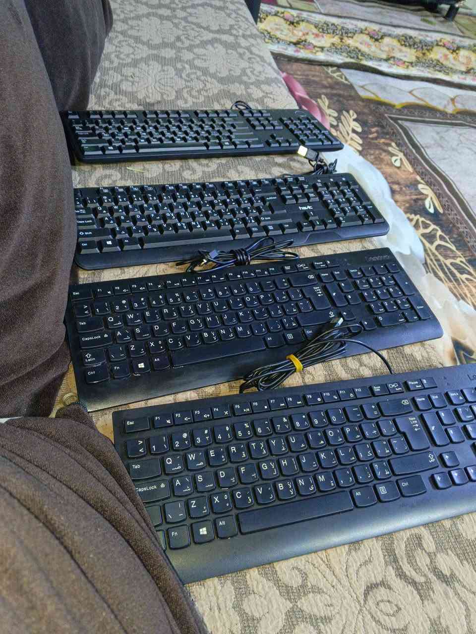 كيبوردات مال حاسبات كلهن ع الفحص شغالات اصلي شرط متوفر 9 قطع
للبيع شلع ومفرد ومتوفر 9 قطع وقطعه وحده سامسونك شلع بـ 100 ألف كلهن شغالات وأصليات تفحص يلا تاخذ 
مكاني بغداد زعفرانيه دور شرطه 
***********
