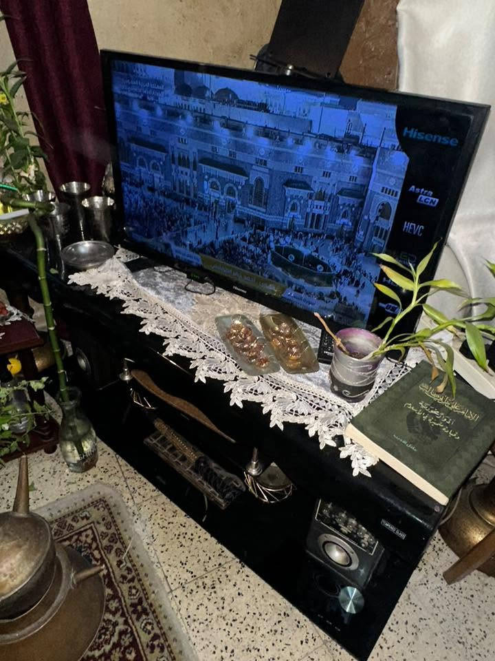سلام وعليكم اغراض بيت مستعملة للبيع متواجد فقط واتساب ***********
