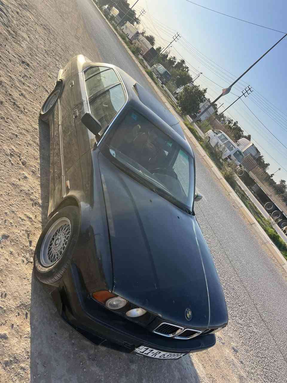 السلام عليكم
BMW 525   موديل 1991 اصل بليته 
بيه مكينه 20 مسكر فانوس 
رقم بغداد جديد 
بدون حادث 
جاهزه 
مكان بابل  شارع كورنيش 
الرقم *********** 
السعر 55 وبيه مجال
