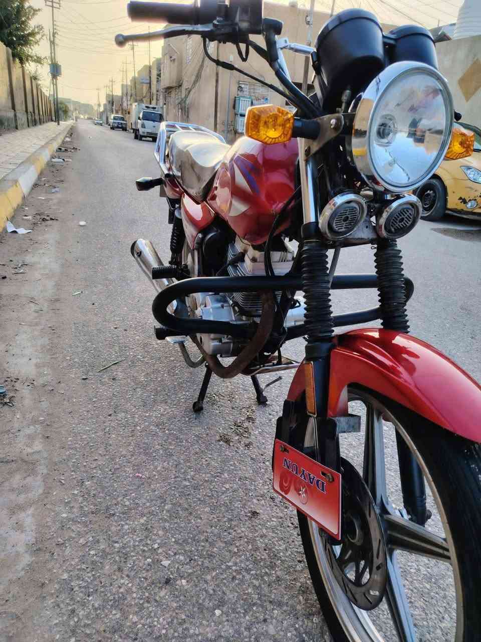 السلام عليكم للبيع دراجة دايمون عظم موديل 2018 اوراقه كاملة واصولية وباسمي دراجة جديدة وكاملة نقصه بس رولة مكاني كربلاء _القادسية السعر 750الف وبيه مجال بسيط. 
تلفون ***********
