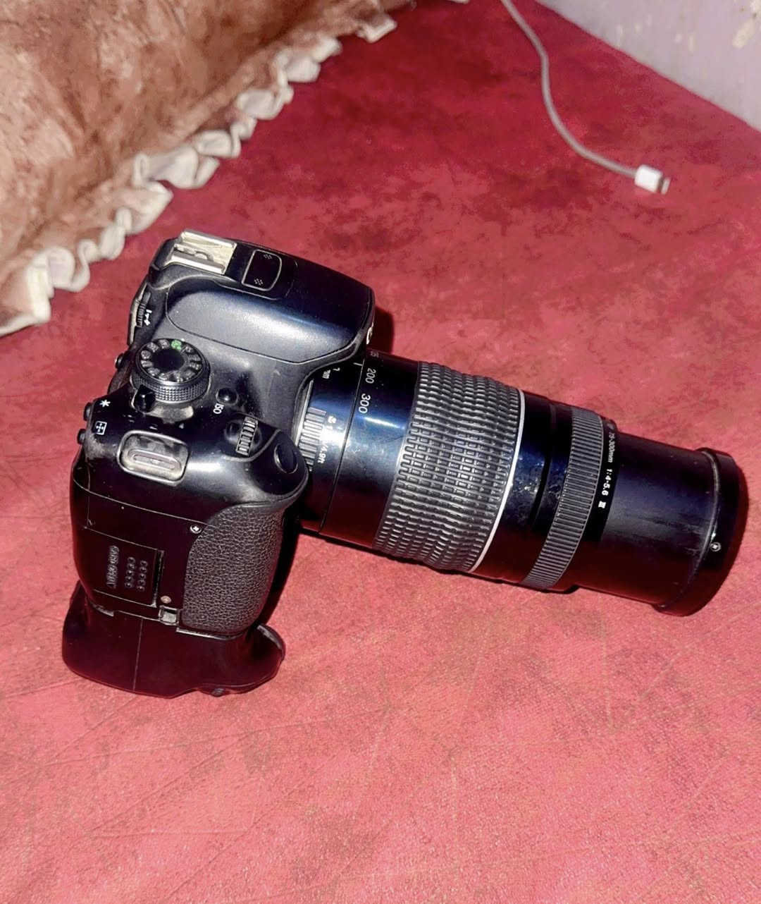 كانون D700شاشا لمس نضيفه كلشي بيها شغال 
عدسه 75. 300
رام 
شاحنه 
احزام 
بسعر مناسب / *********** بي واتساب
