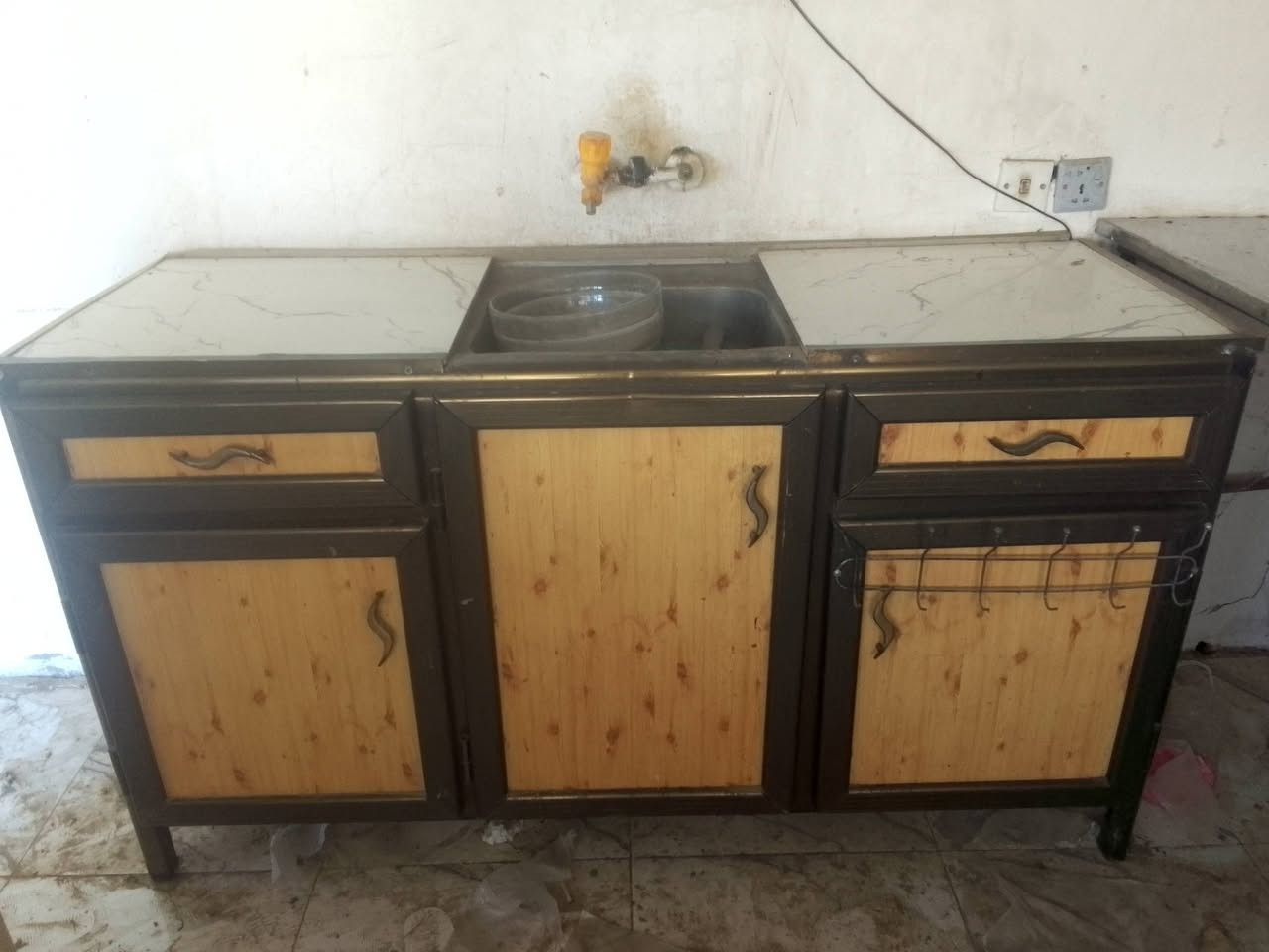 غراض للبيع نضيفه شوايات الكص ممشغلهن ابد بعدهم جديدات شوايت البركر نضيفه الاغراض نضيفات جدا كلهن انضف من الصور رايدهن بمليون وميتين  ***********
