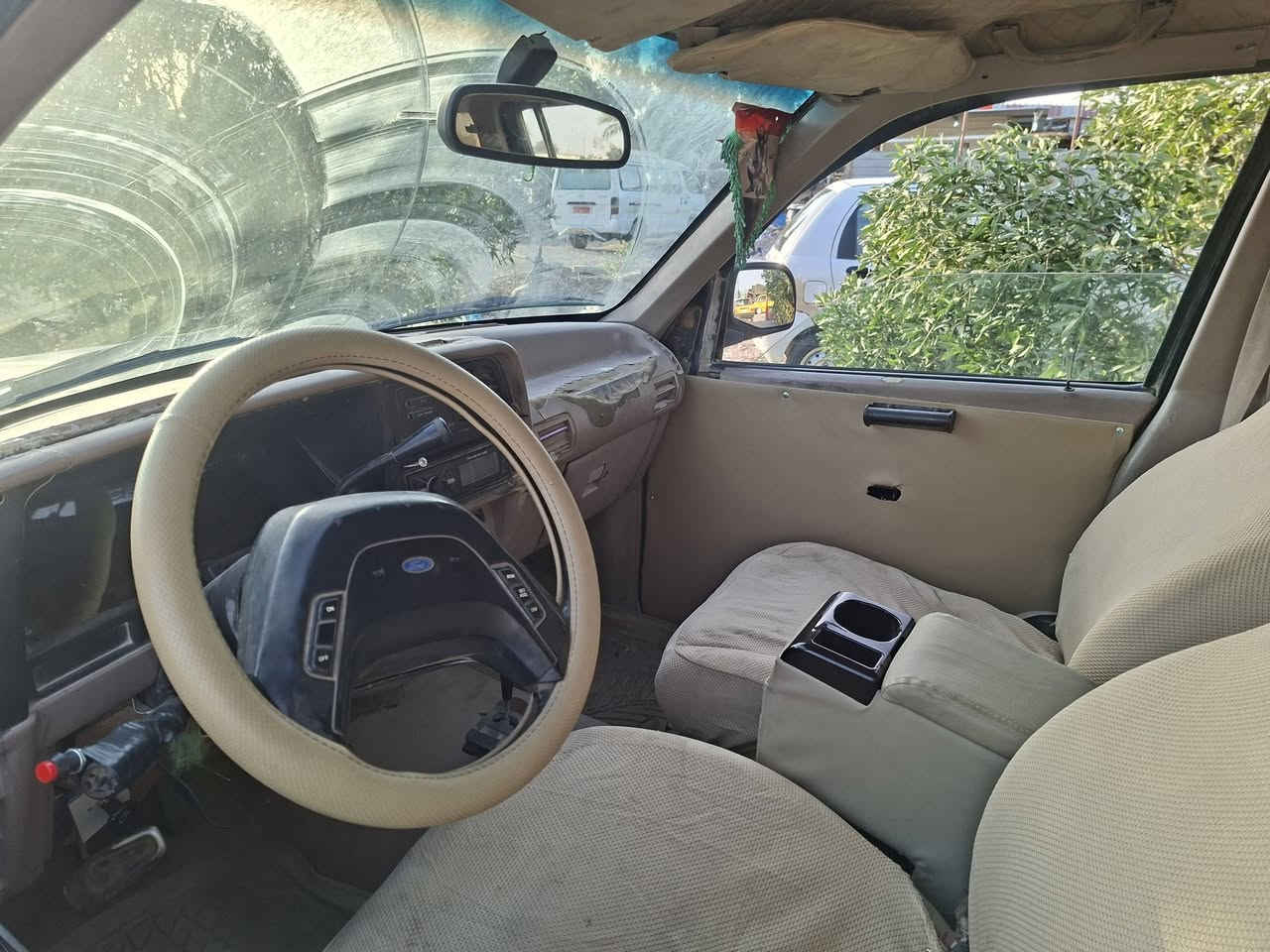 فورد اكسبلور مديل ١٩٩٣ رقم كربلاء  الماني محور كير ومحرك بطه vvtسعرها ١٨ ورقه وبيها مجال كير ومحرك مكفولات مكانها كربلاء حي النصر ***********سعرها
