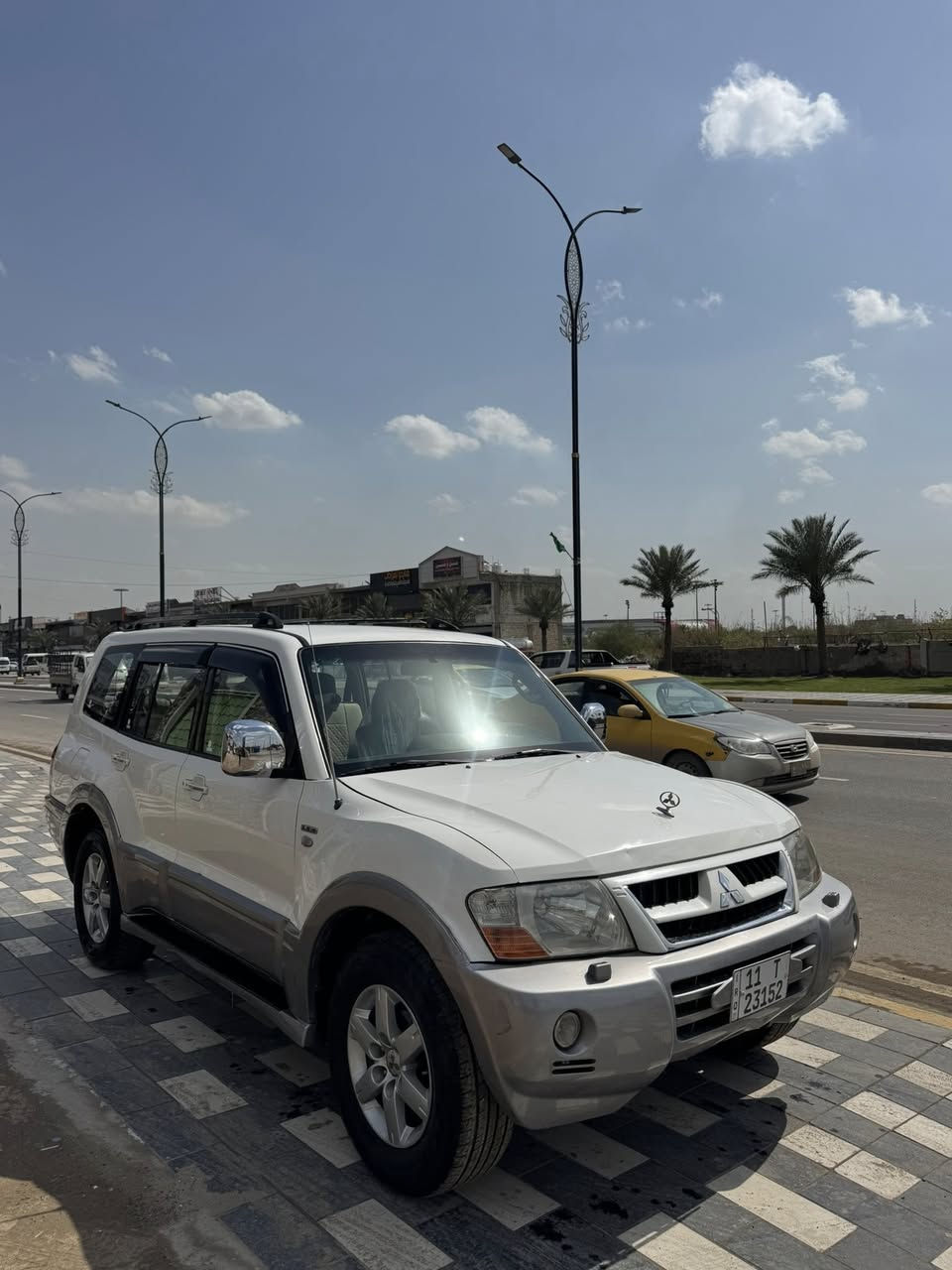 السلام عليكم باجيرو 2006 رقم بغداد الجديد تحويل مباشر مكفوله مضربه وصبغ عدا  بيها قطعه ونص صبغ اثر شخوط السونار بل منشور 7 راكب 3 قطّع تبريد تخم تاير جديد مكينه جبيره سياره جدن نضيفه داخلها لونين السعر 84 رقمي ***********
