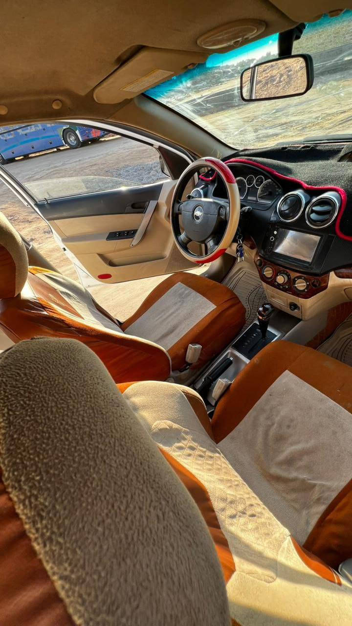 افيو  مديل 2009سياره  جهازه كلشي شغال بيه 3قطع غيار وضربه بصيطه بل جملغ امامي تبريد مكينه جديده  كله جديد سعر68وبيه مجال حك جيه***********
