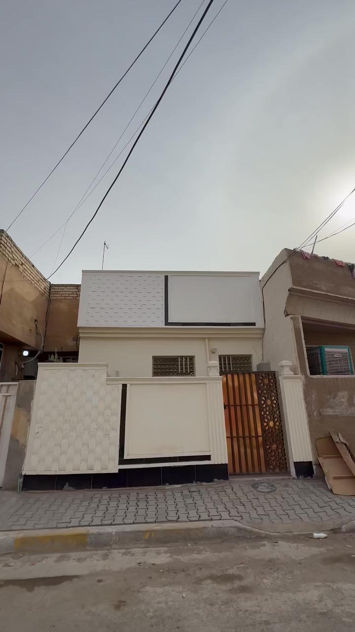 بسمً الله الرحمن الرحيم/ يتوفر بيت /م 50 متر مربع واجه 5 نزال 10 بغداد الحسينيه في الجريخي ال4000
بيت موقع منتاز خلف التجاري 
طابق واحد قابل للاستثمار 
مكتب الهيبه للعقار يتوفر جميع
عقارات الحسينيه طابو ملك صرف 
سعر البيت 48 وبيه مجال قابل للتفاوض
حسين الكعبي للعقار ***********
