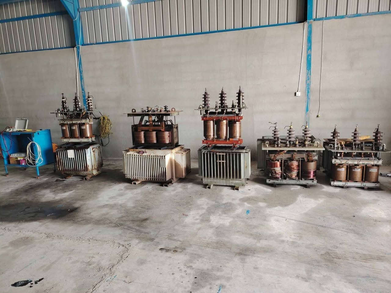 ورشة حارث لصيانة وتأهيل المحولات الكهربائية
🔧 صيانة جميع أنواع المحولات بإشراف هندسي متخصص.
⚡ نعمل على خطوط 11 و 33 ك.ف، ومستمرون في العمل طوال أيام الأسبوع بأسعار تنافسية ومناسبة جداً.

📌 بإدارة:
🔹 المهندس رياض
📞 *********** | ***********

🔹 أسطه حارث البجاري
📞 ***********

📍 العنوان: كركوك – قضاء الحويجة – قرب سيطرة البكارة.
