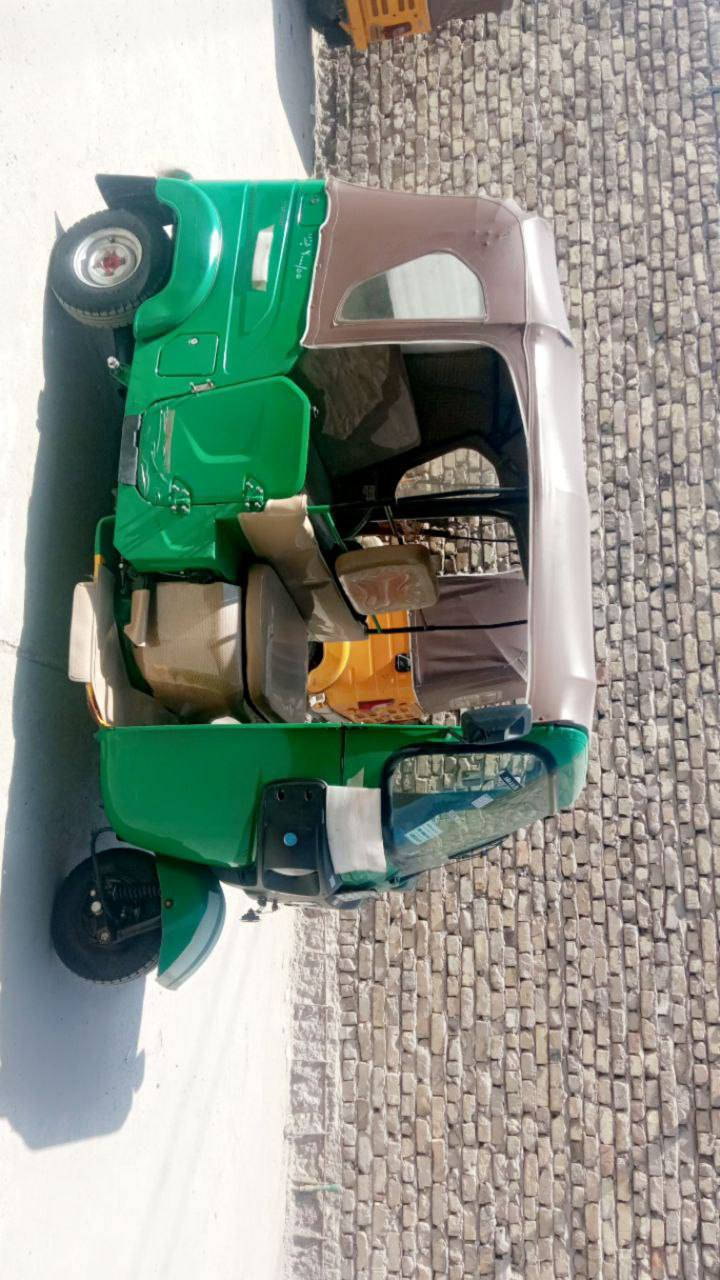 السلام عليكم تكتك  22 شهر العاشرتكتك جديده ونظيفه كفاله عامه ابيها ضربه خفيفه قد على حد شبر بالبكلايس عل بارد تجي وأشوف  بعينك من آيدك الشارع متواجد بس عل رقم ***********
