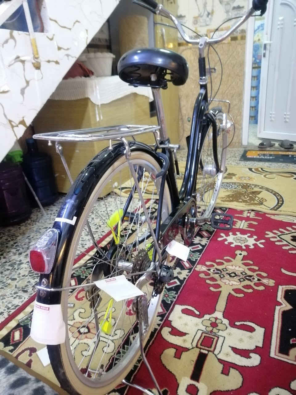 سلام عليكم بايسكل بطه لون اسود جديد بمعنه  بايسكل ربع ماتذب علي تايرات ابو الخط لابيض سعر البايسكل ١٠٠ وبي مجال للطيبين مكان بغداد حي اور متواجد خاص لاستفسار رقم ***********
