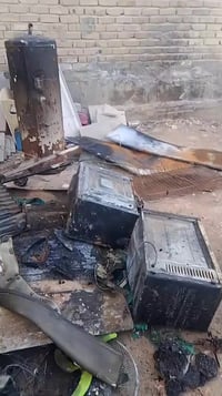 اهل الانسانية .. فقراء احترق بيتهم الي عنده اثاث مستعمل للتبرع به لهم ...