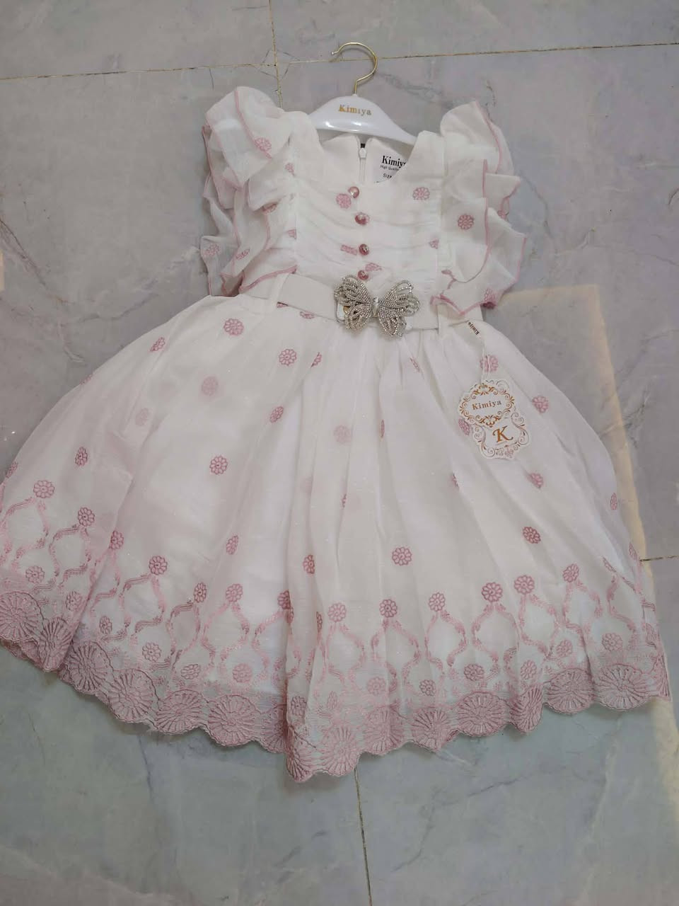 فستان يلبس عمر ٣ ـ٤ سنوات هستوني مشتريتهه طلعت جبيره ع بنتي 
اخذتهه ب٣٥ اريدهه ب٣٠


**إذا كنت صاحب هذا الإعلان وتريد حذفه لأي سبب، رجاءا أرسل رسالة إلى الدعم الفني**