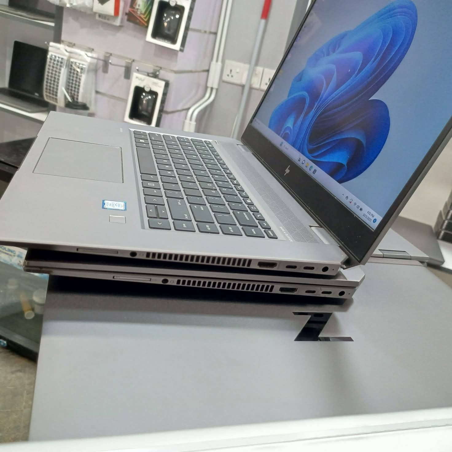 HP EliteBook G5 🔹
💻 معالج: Intel Core i7 الجيل الثامن (8U)
🧠 رام: 16GB DDR4
💾 خزن: 512GB SSD سريع
🎮 كرت شاشة خارجي: NVIDIA MX 2GB
🖥 شاشة: 15.6 إنج FHD 
السعر 470 الف قفل


**إذا كنت صاحب هذا الإعلان وتريد حذفه لأي سبب، رجاءا أرسل رسالة إلى الدعم الفني**