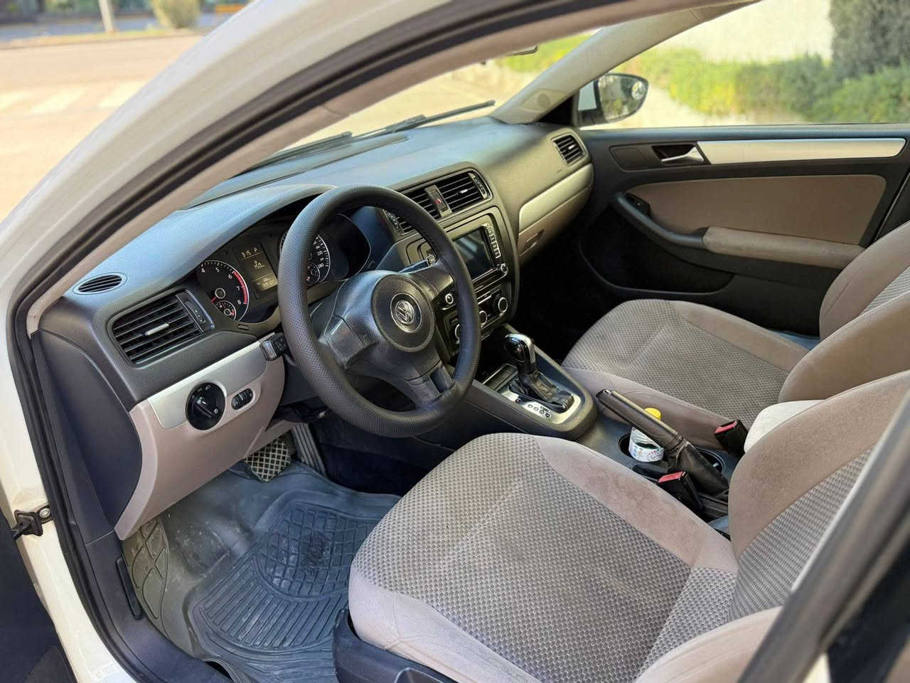 جیتای مۆدێل 2012دو دەرگای لای سەکنی بۆیاغە لەگەڵ پەڵەیەک چاملغی دواوەی بێ ناوگردن گێڕو مەکینەو هەمو گیانی بەشەرت مەکینەی 2.0 ی بێ تۆربۆیە سعری 102  گەڵاو مەعامەلە بۆ پەیوەندی کردن... ***********. السليمانية, العراق
