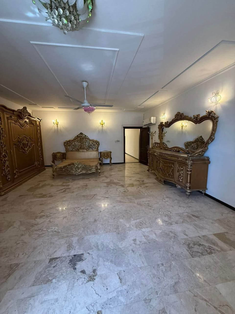 دار مؤثث للايجار مناسب للشركات والأغراض التجارية

📍العنوان : - الكرادة - المسبح مربع السفير الفرنسي

🔸 التفاصيل :

• المساحة : 246 متر

• بناء حديث سنة 2019

• 6 غرف نوم

• 5 حمامات

• مطبخ متكامل

• كراج سيارة

📞 للاستفسار الاتصال على الرقم 

  ***********  مهندس اسامة 

نستقبل جميع العروض العقارية (بيع - شراء - ايجار) في بغداد
