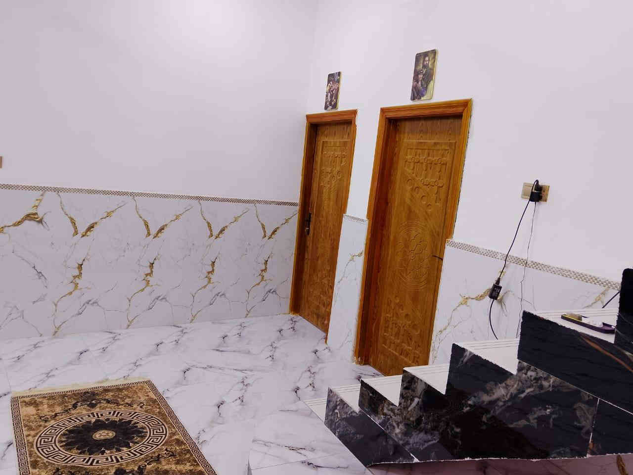 بيت الحلام فول موصفات
بيت زراعي للبيع 250 متر
العنوان الصخين شارع محطه الماي  على الجهه اليسره
يبعد عن الشارع السايدين
 80 متر بس

اتخيل كل التريده متوفر يمك
اسواق مطعم عياده صيدليه
وكل الي تريده يعني خدمات كامله من كل شي تحس نفسك بيت طابو مو زراعي 

يتكون البيت 250 متر
غرفتين نوم اكبار 5×5 
صاله مرتبه 7×6
مطبخ حار وبارد 5×6
ديوانيه بصمه 11×4
صحيات داخليه 2×4
وصحيات خارجية 2×1.50
حديقه مميزه وحلوه 1.50×7
كراج سياره 4×8
منور جبير 1.25×6
بيتونه ودرج 7× 3
البيت جديد كلش وفول موصفات ومتعوب علي
 💵 السعر 85 وبي مجال 
📌 معلومات عن البيت
1️⃣ الاساس رباط كونكريت
2️⃣ البناء بلوك شمال
3️⃣ السقف كونكريت مسلح
4️⃣ رباط ساقط على البيت كله 
5️⃣  سيراميك لوح 120 
6️⃣  سيراميك ارضي وجداري
7️⃣  كهربائيه شغل متعوب علي
8️⃣ فوانيس جداريه البيت كله

☎️ للاستفسار اكثر 👇
📨 مراسله الصفحه
📞 ***********
