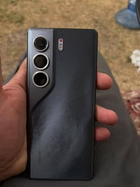 تكنو كامون 40برو 5g أعلى موصفات بي ذاكره 256 جهاز نضيف كلش وجميع ملحقا...