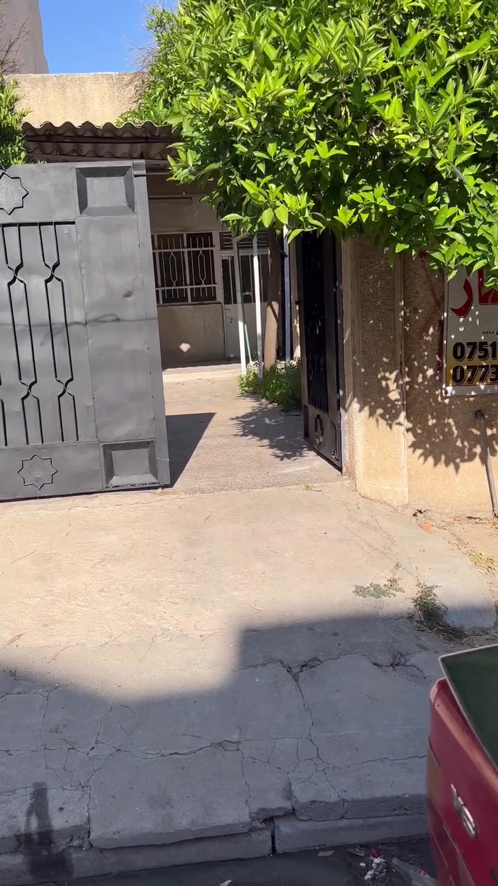 سلام عليكم بيت ل ايجار في حي النور  المساحه 200 متر طابق واحد  البيت يتكون من كراج وحديقة  ومطبخ وحمامات وغرفتين نوم وهول واستقبال 
***********
***********
