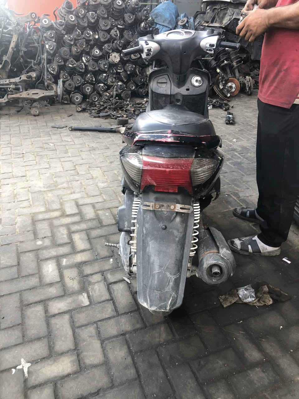 سلام عليكم دراجه سكنس مكينه مافتوحه بلاديه بس شوي ترتبي كفر بلادي سعره 350وبيه مجال عنواني طالبيه قرب مطعم حبايبنه/***********
