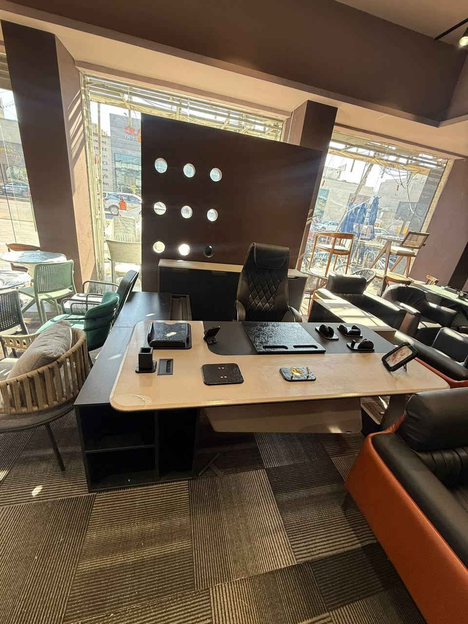 اهلا وسهلا بكم في فايف مودرن😌

 للاثاث المصري و التركي 🇹🇷

نقدم لك اشكال متنوعه   من الطخم المكتبي جلد
 
وباسعار ممتازه وتنافسيه🥰 

 سعر منافس وحقيقي 

من شركة فايف مودرن للاثاث المصري  و التركي المتميز  

كرادة  مقابل الاسواق الحرة 

للاستفسار الاتصال عبر الرقم 
***********
