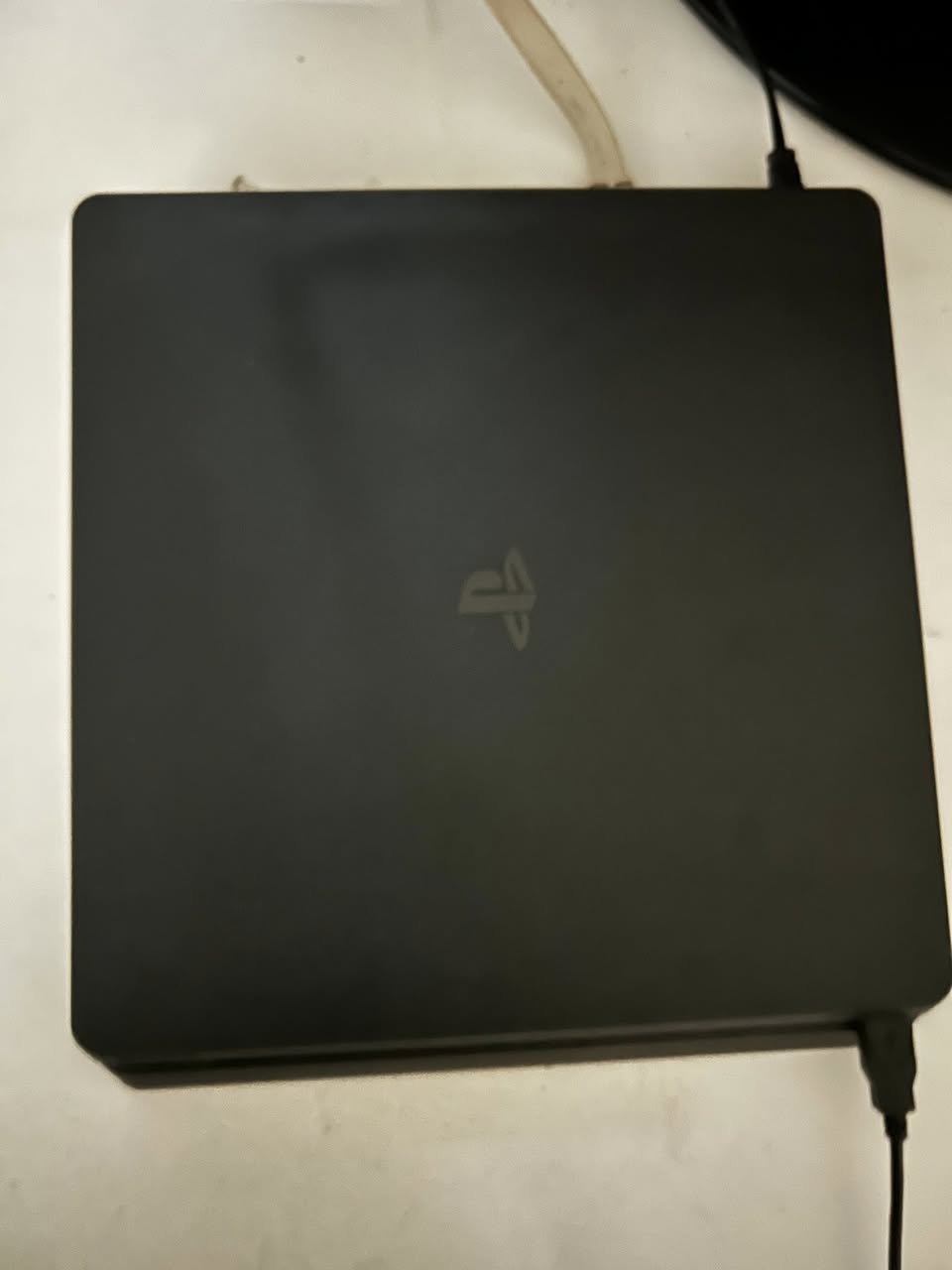 بلي ستيشن ٤ للبيع
السلام عليكم بلاي ستيشن ٤ للبيع سلم ما مفتوح ولا مصلح مساحته نص تيرا 

الملحقات : كيبل HDMI + كيبل USB + ٢ يدات شغالات وحدة اصلي وحدة تجاري + ٣ العاب قرص + ٤ العاب مشتريهن اني بالحساب ويجنك كل الالعاب الي مشتريهن من الستور بالحساب يعني المجموع ٧ العاب

السعر : ١٩٠ قفل 
متوفر توصيل


**إذا كنت صاحب هذا الإعلان وتريد حذفه لأي سبب، رجاءا أرسل رسالة إلى الدعم الفني**