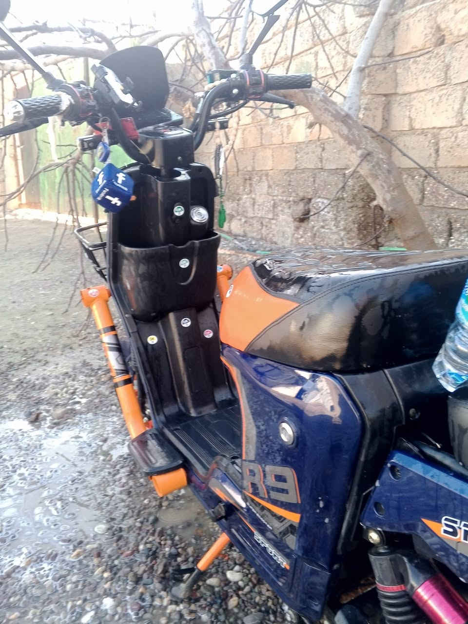 إعادة النشر بسبب الوعود الكاذبة 

السلام عليكم..موطور(R9sport)
المواصفات 

1/بطاريات شرط.
2/نضام بلوتوث.
3/ضوء زنون.
4/دبل اشاير 2.
5/تواير جدد2.
6/اربع4سرع.
7/نضافته.90/100
الموطور جاهز من كلشي شغل وتطلع (السعر430وبي مجال)ه‍ــ.***********.الخاص مفتوح✋💸
