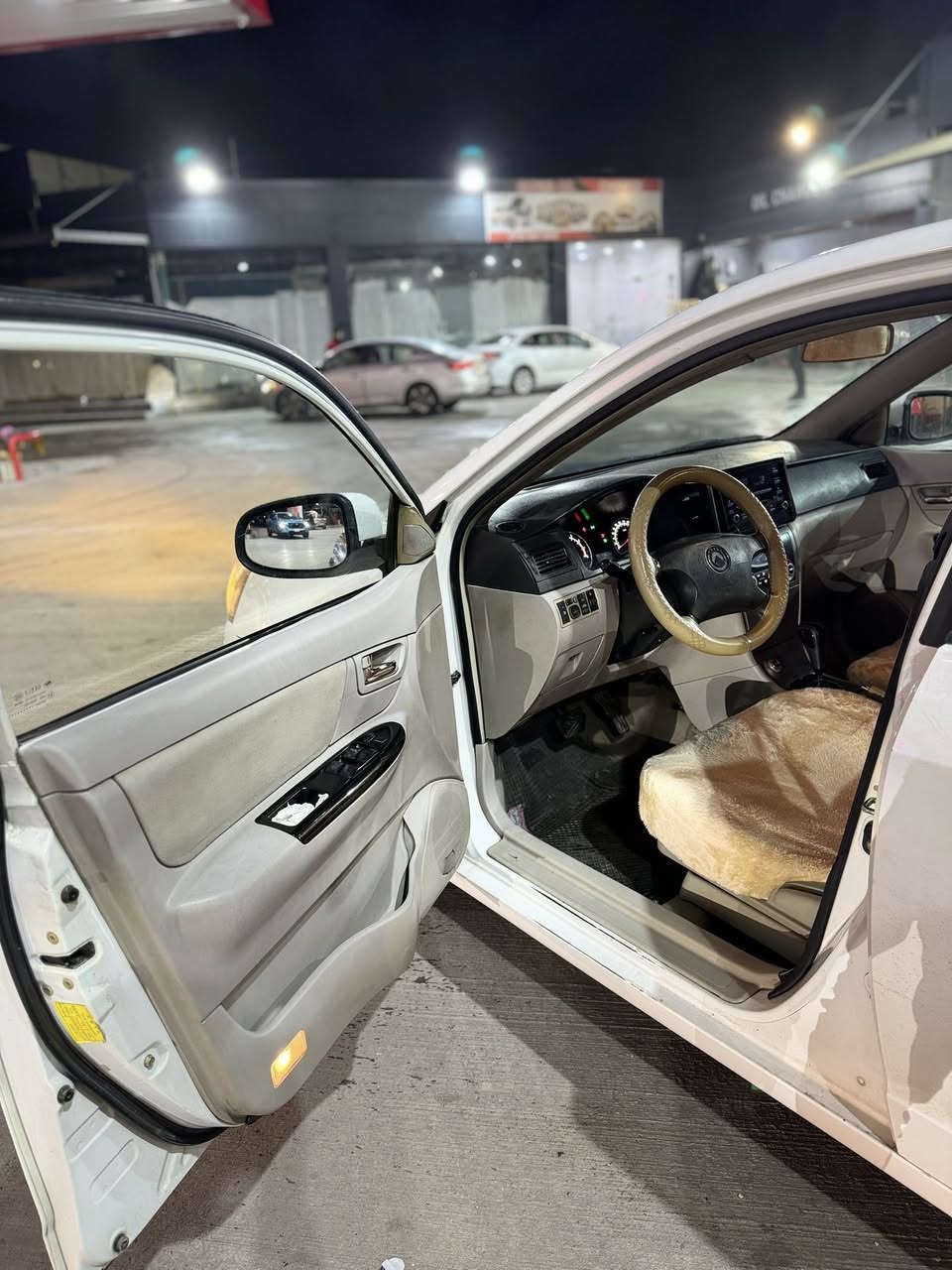 جیلی ٢٠١٣ سەیارەکە گیر مەکینە هەمووی بەشەرتە سەیارە تایەی هەمووی نویە زۆر توندوو پوندە کیڕو مەکینری نەکراوەتەوە ١٧٥٠٠٠ هەزار ڕۆستوە  سەیارەکە  یەک پەڵەی سبوخە سعر ٦٠ وەرەقە کەمەک مەجار  ڕەقەمو سەنەوی ٢٠٢٤ بەسەر جووە سەیارەکە بەشەرت بەناوکردن غرامە
***********
