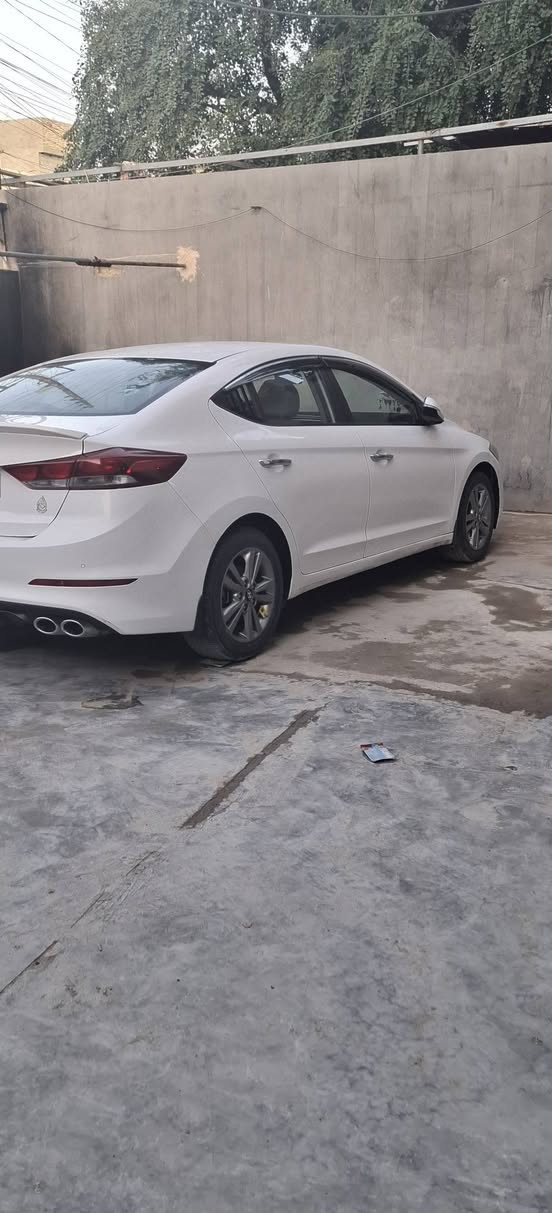 من رخصة الادمن النترا ٢٠١٨ خليجي بأسمي رقم بغداد فول مواصفات عدة البصمه بيه جاملغ السايق مصبوغ والبنيد ما مئثر عله اي شي ماشيه ١١٨ الف عله وضع الشركه ماناقصه اي شي وتحويل ثاني يوم هزه جديده ٣اشهر صارله تجي وتشوف بعينك 
***********وات ساب 
السعر ١٣٦وبيه مجال
