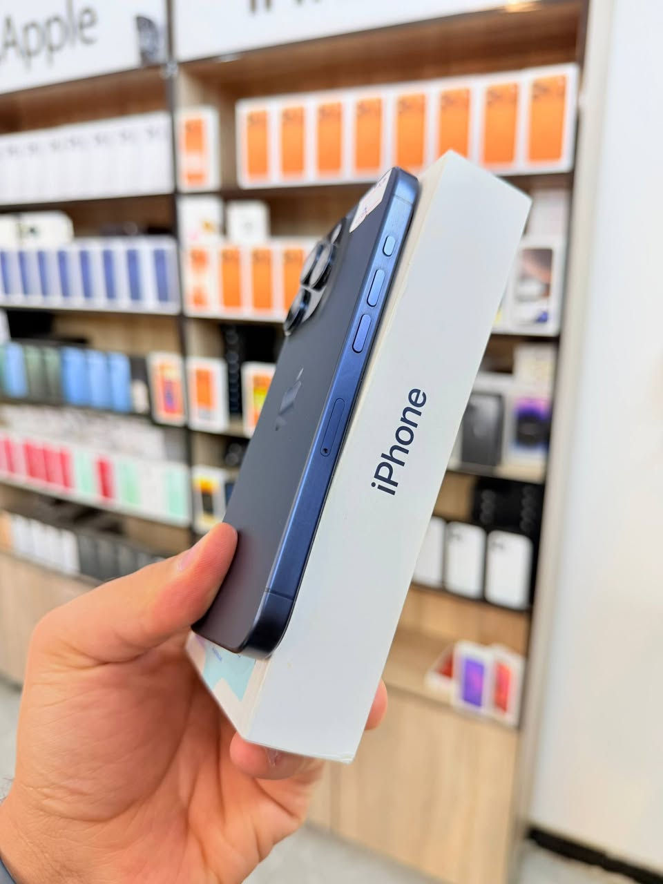 ✅  متوفر بيع بلنقد ولاقساط ✅
ايفون 15 برو شرق اوسط ذاكره 256 بطاريه 95 نضافه 100‎%‎ زلغ مابي هو والجديد سوه نموذج M لونه المميز كامل ملحقاته وتر بروف وبلحاسبه كله نورمال وتر بروف يعني كلشي ممبدل بي وبي وتأخذه ضمان وصل 5 ايام اي مشكله او عطل يستبدل فورا ومتوفر اقساط على مصرف الرافدين 🤥
السعر 900 الف قفله
العنوان بغداد البياع شارع 20 مقابيل علي العناب او الشيف السوري مركز الهاتف لاصلي 
📞📞***********
📞📞***********
