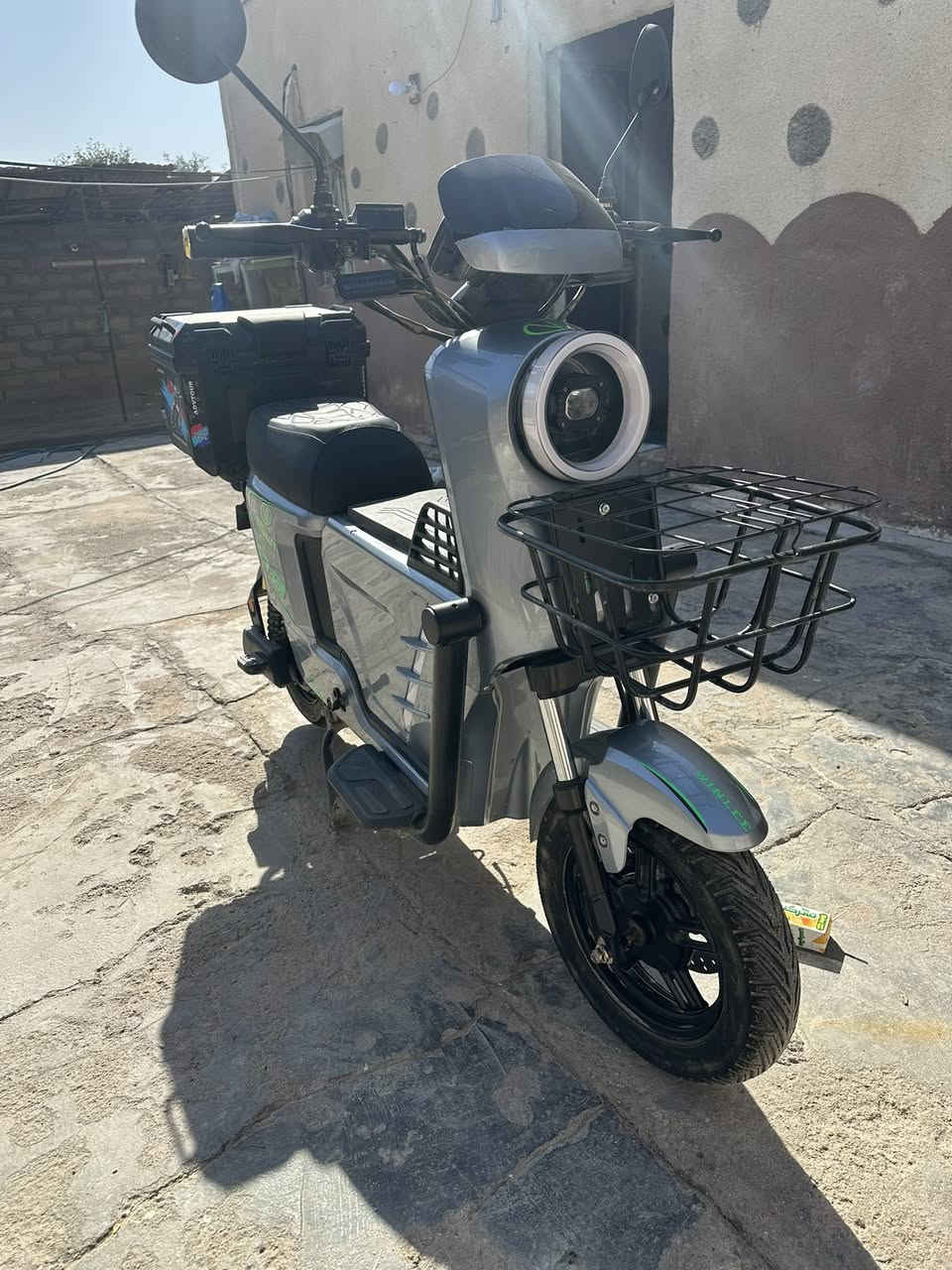 دراجة R9 حديثه استخدام شهر دراجه جديده وبيهه ضمان 
اي مشكله ترجع السعر 450
اتصال ***********
