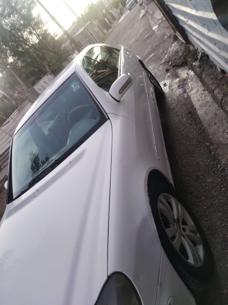 السلام عليكم  غواصه ٢٠٠٢ رقم سلمانيه دولي باسمي اصوليه محرك ٣٢٠ باب طويل لارج لون ابيض دبلات محور مو جوبلس كشنات كهرباء حتئ الخلفي وارد يابان السنويه مالته لحد 28 تنتهي مبدل قبق الجنطه فقط بدون تعديل او شي ثاني وللعلم السياره صبغ بلادي ممصبوغه والتبريد يشتغل ويفصل فقط السعر ٨٨ وبيهه مجال للشراي مكاني بغداد ورقمي *********** ممتواجد علئ النت
