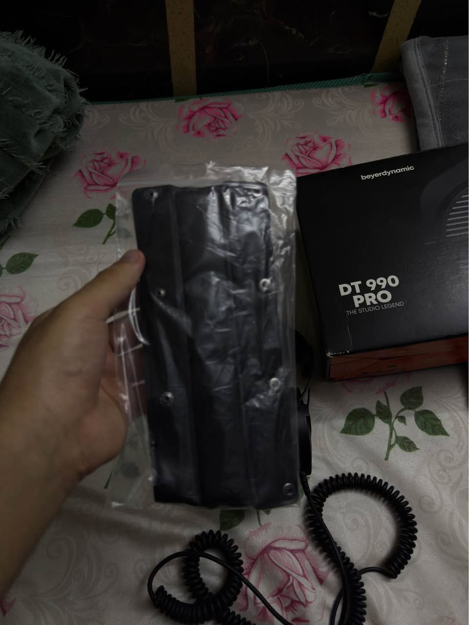 سماعة DT 990 pro 250 ohm من اقوى السماعات بلوضوح ودقة الصوت استخدام قليل والنضافه كدامكم ملحقات كامله وياها ربر مال رأس جديد كامل السعر قيم واخذ .. ورجاءا اذا متعرف اسعارها لتضلم حلال العالم 
للاستفسار *********** بغداد, العراق
