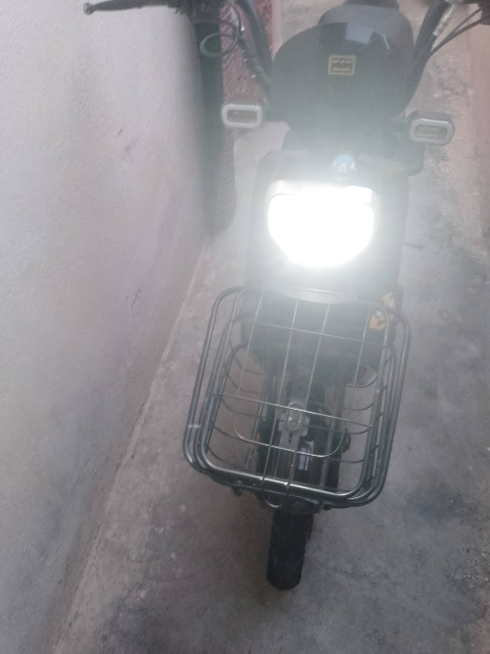 سلام عليكم دراجة شحن للبيع السعر 250 وبيه مجال وبيه اربع بطاريات ومامشيه هواي ومواصفاته حلوه مكاني دورة مهديه الاولى الاستفسار على هذه الرقم *********** واتساب
