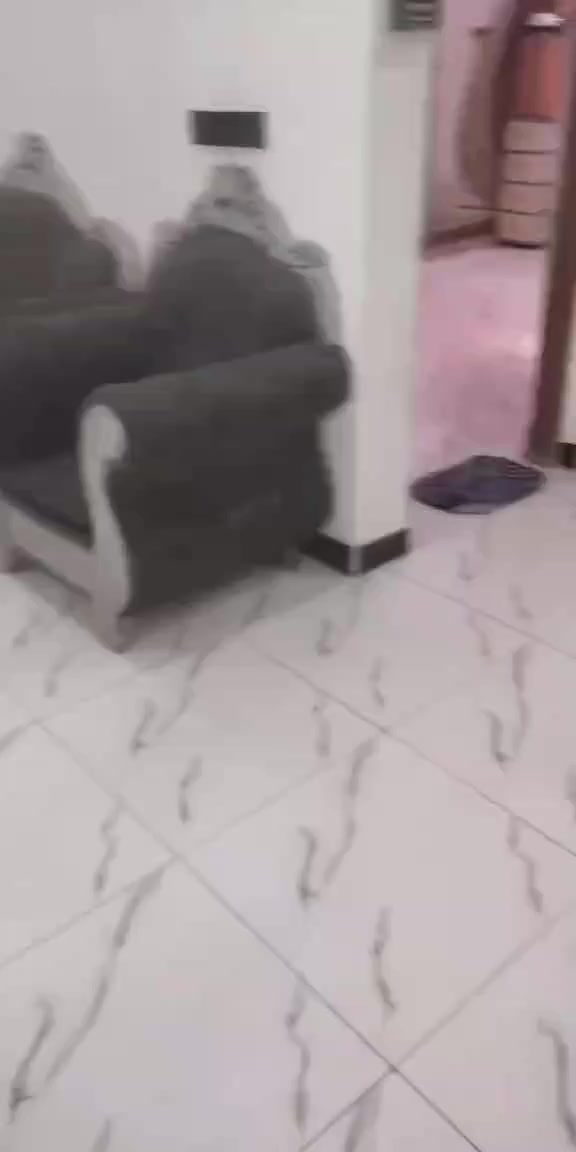 بيت للبيع مساحه 150 وبي حوش جبير وصحيات بره وبراني وغرفه وصاله ومطبخ وحمام داخلي مجاري ب22 وبي مجال ***********العنوان ال حمد بفرع العمارات ليجوه
