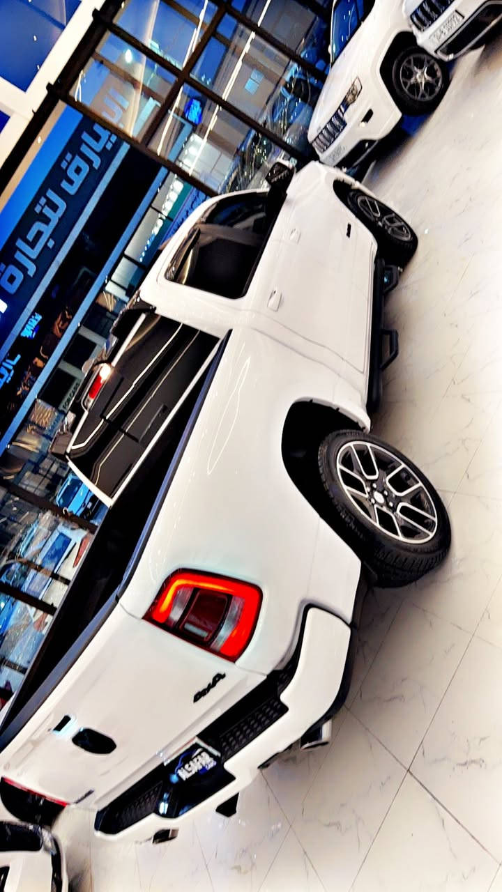 سلام عليكم
رام لارامي فول مواصفات بدون صبغ
الموديل/٢٠٢٣
بانوراما
شاشه تيسلا
رادار
كشنات جلد تدفئه وتبريد
4/4
ويل ٢٠
باب طويل بدي قصير
ماشيه/ ٢٦٠٠٠m
بدون رقم تترقم  اربيل دهوك

السعر/٣٨٥٠٠$
***********
***********
