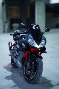 افوراي F4i • ٢٠٠٤ • بدون اوراق