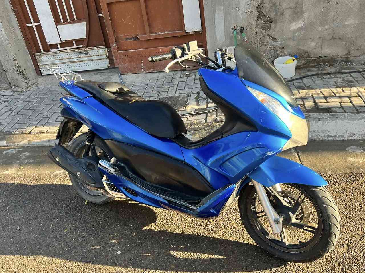 السلام عليكم 

PCX 
جيل اول للبيع 
بيها خيط تبخير 
العنوان العبيدي الشهداء الثالثة 
هـ /***********

السعر ٩٠٠ وبيها مجال
